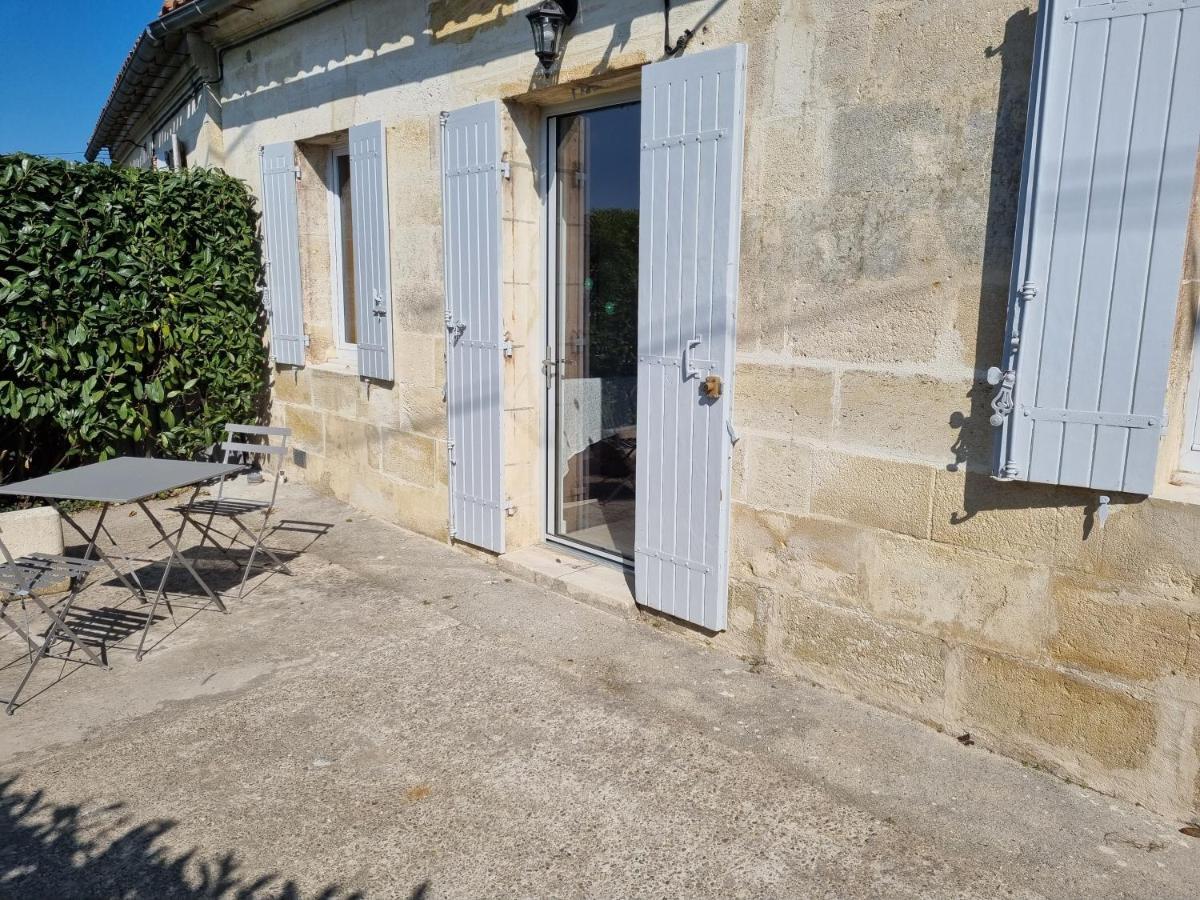 La Maison Des Vignes Saint Emilion Apartment Стая снимка